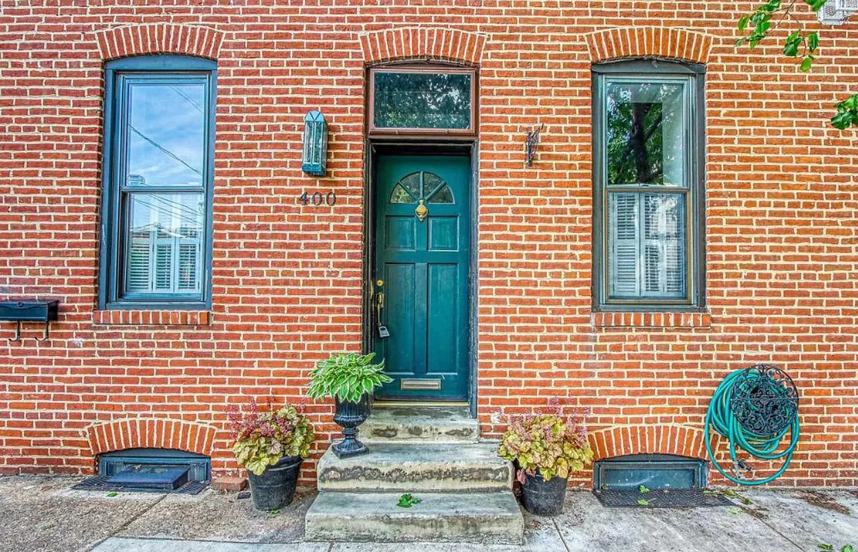 Baltimore Condo: 400 E Cross St