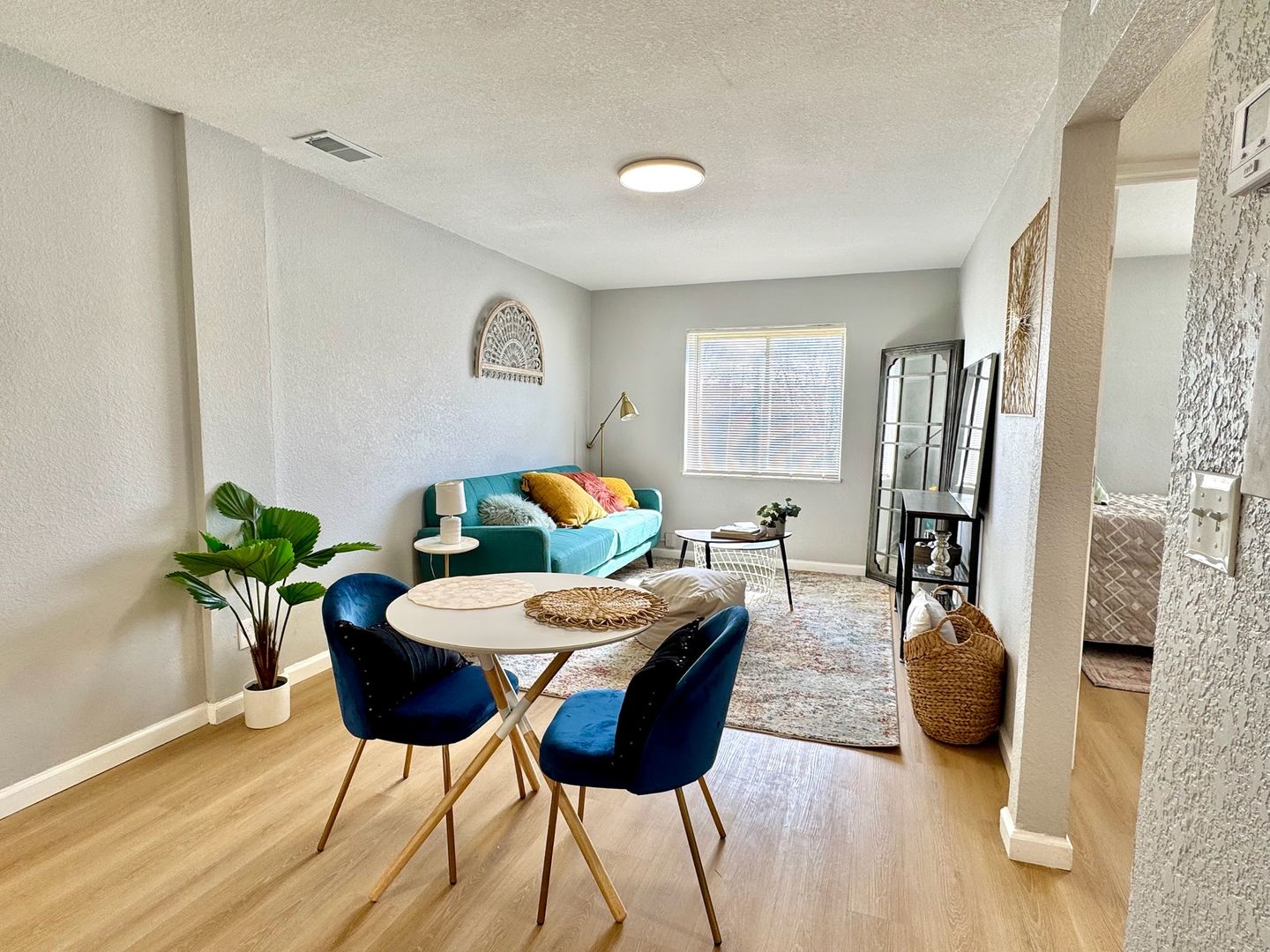St. Louis Apartment: 2507 Hampton Ave