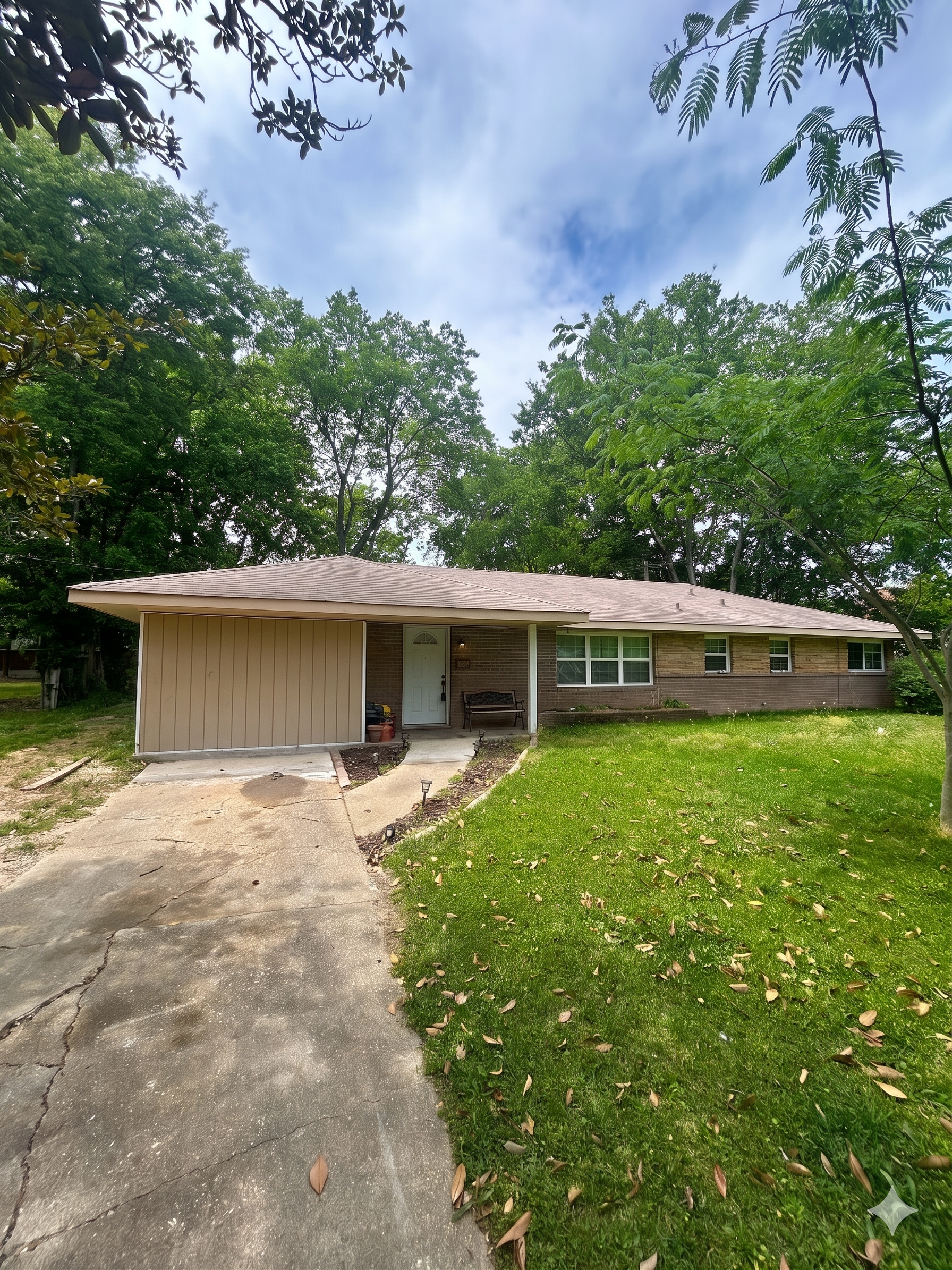 Montgomery House: 3720 Stanley Dr