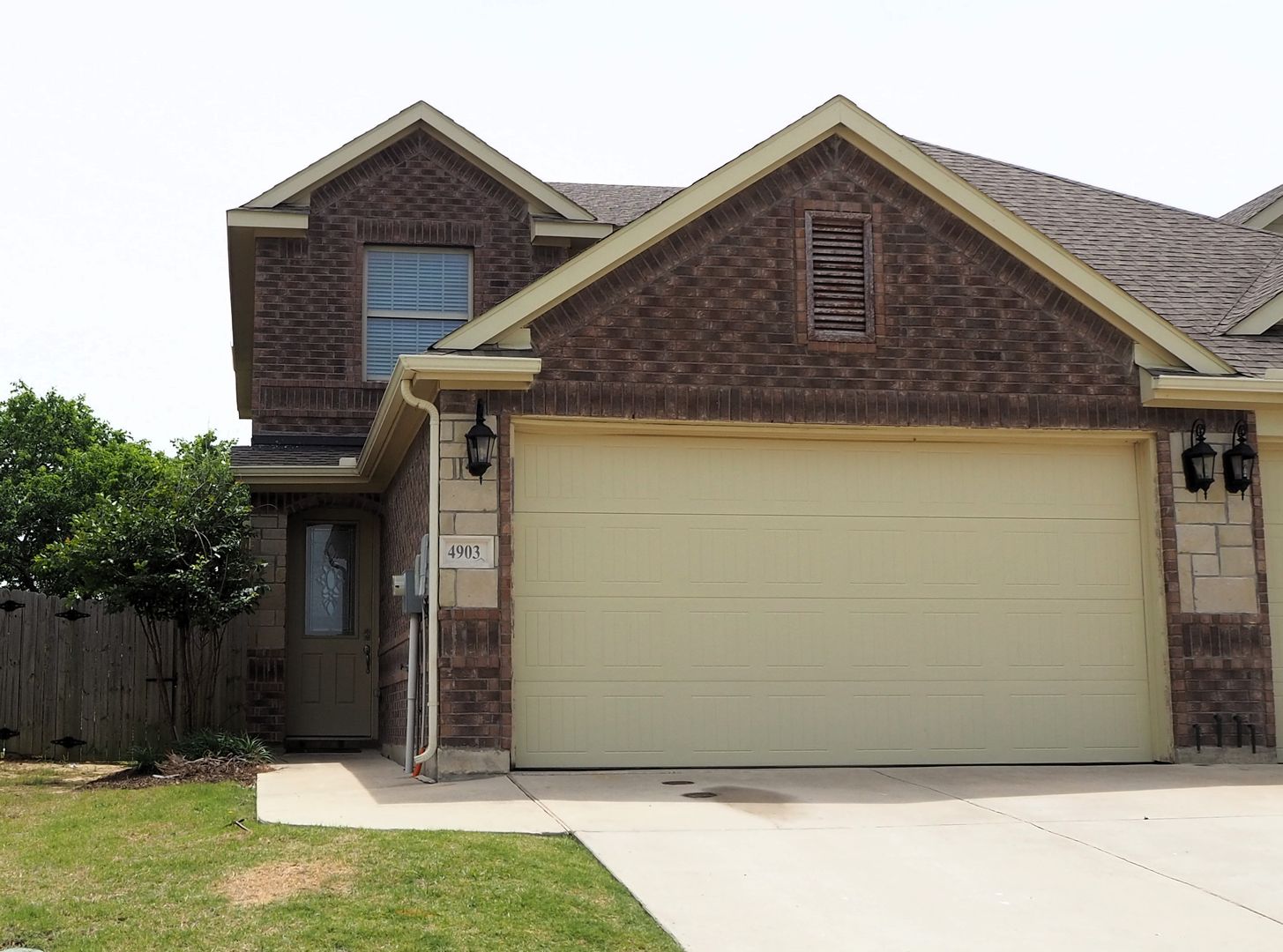 Sanger House: 4903 Villas Drive
