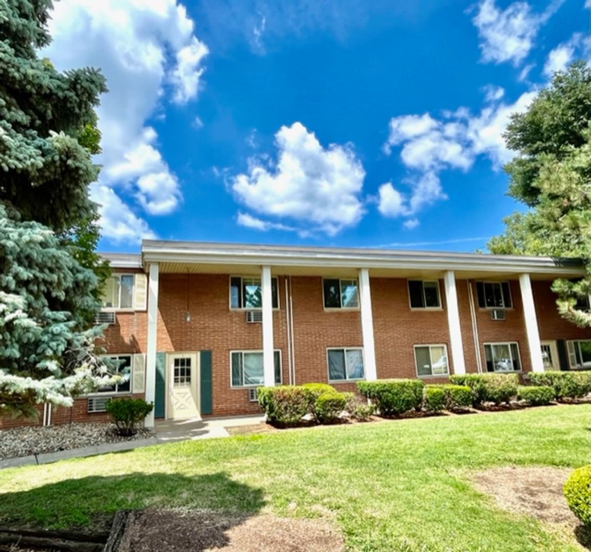 Fairview Park Apartment: 20600 Lorain Rd