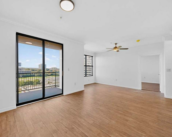 Irving Condo: 330 Las Colinas Blvd