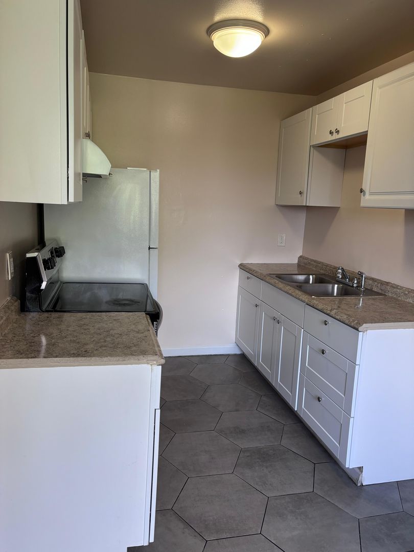 Concord Condo: 1835 Robin Ln