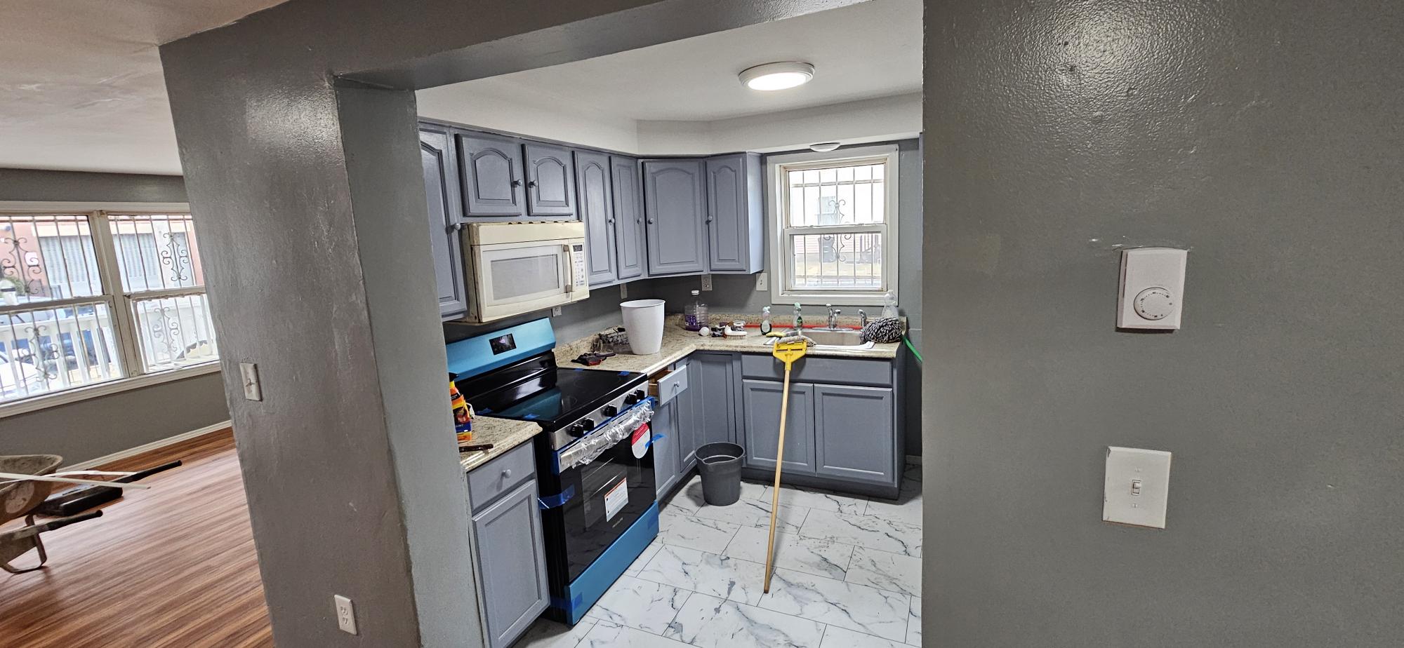 Newark Townhome: 12 N 11th St