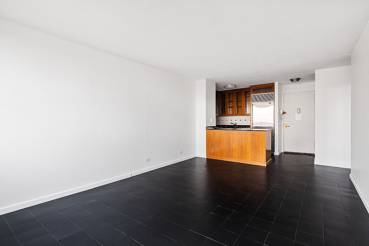 New York Condo: 340 E 93rd St