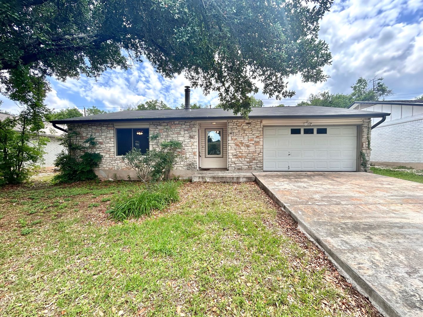 Austin House: 3305 Oak Aly