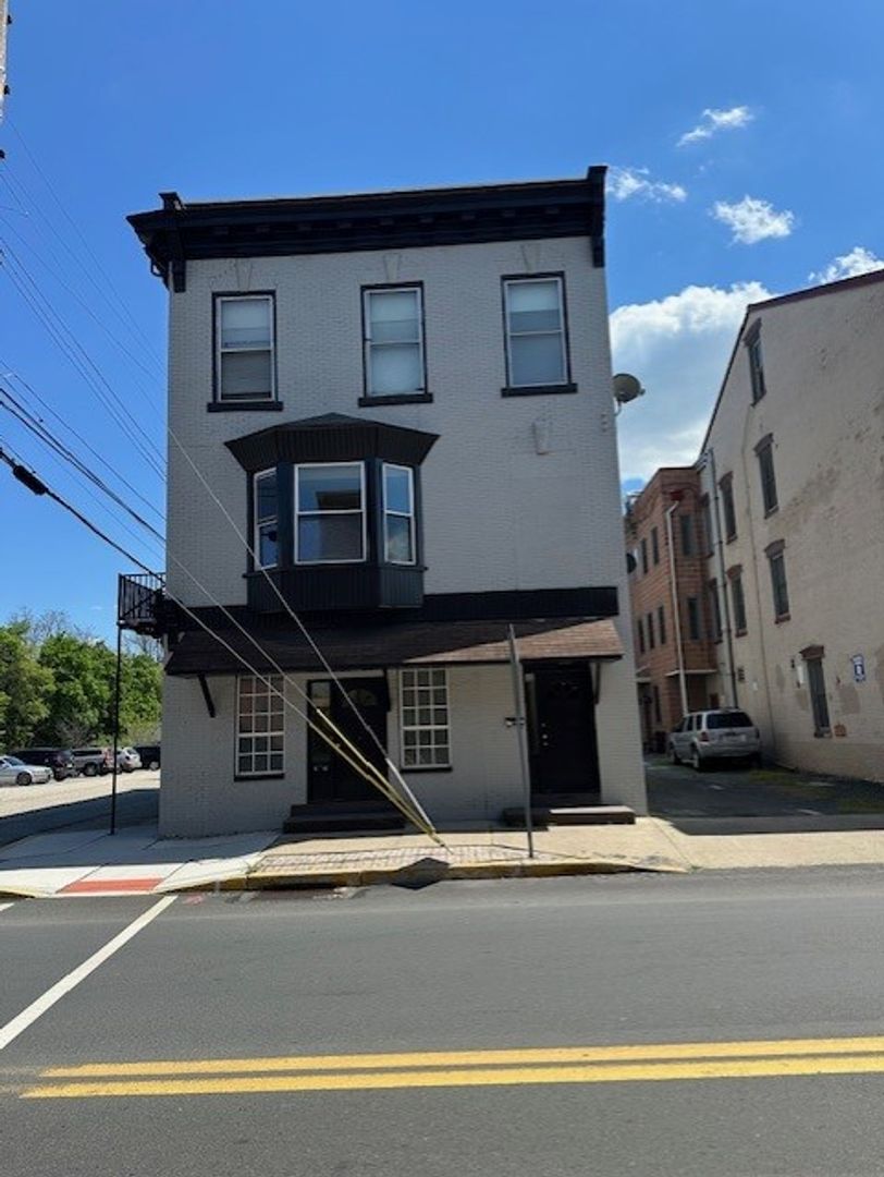 Newport Condo: 113 Market St