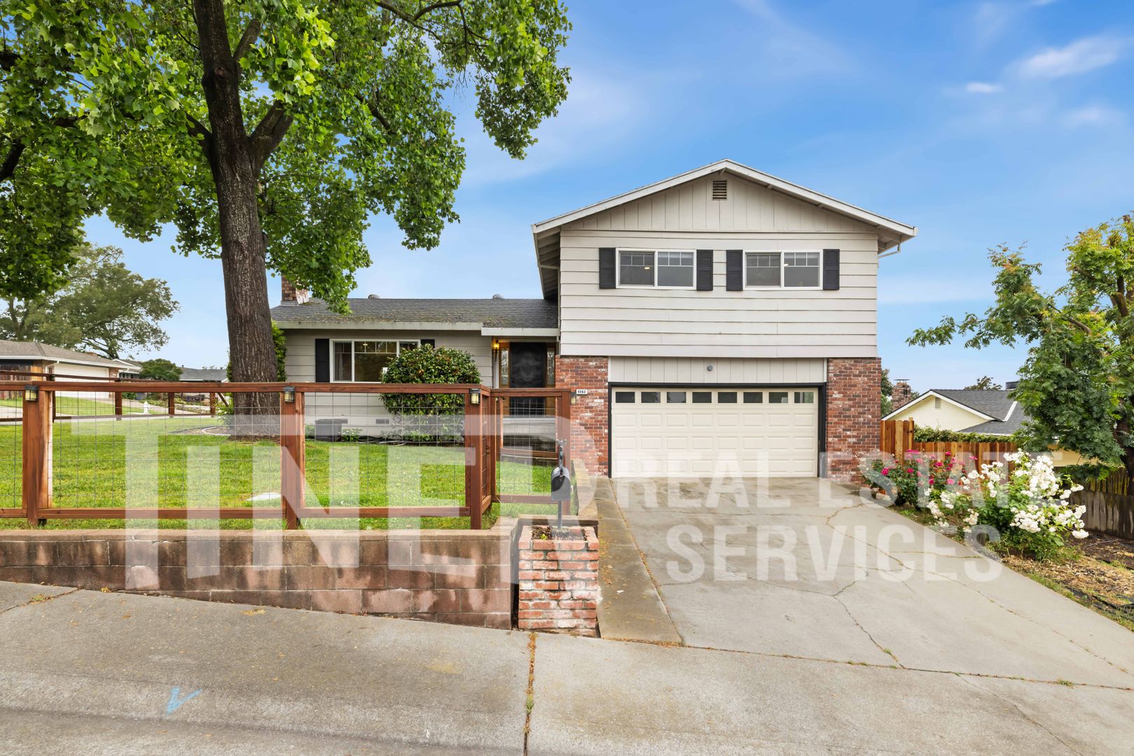 Fair Oaks House: 6982 Pampas Way