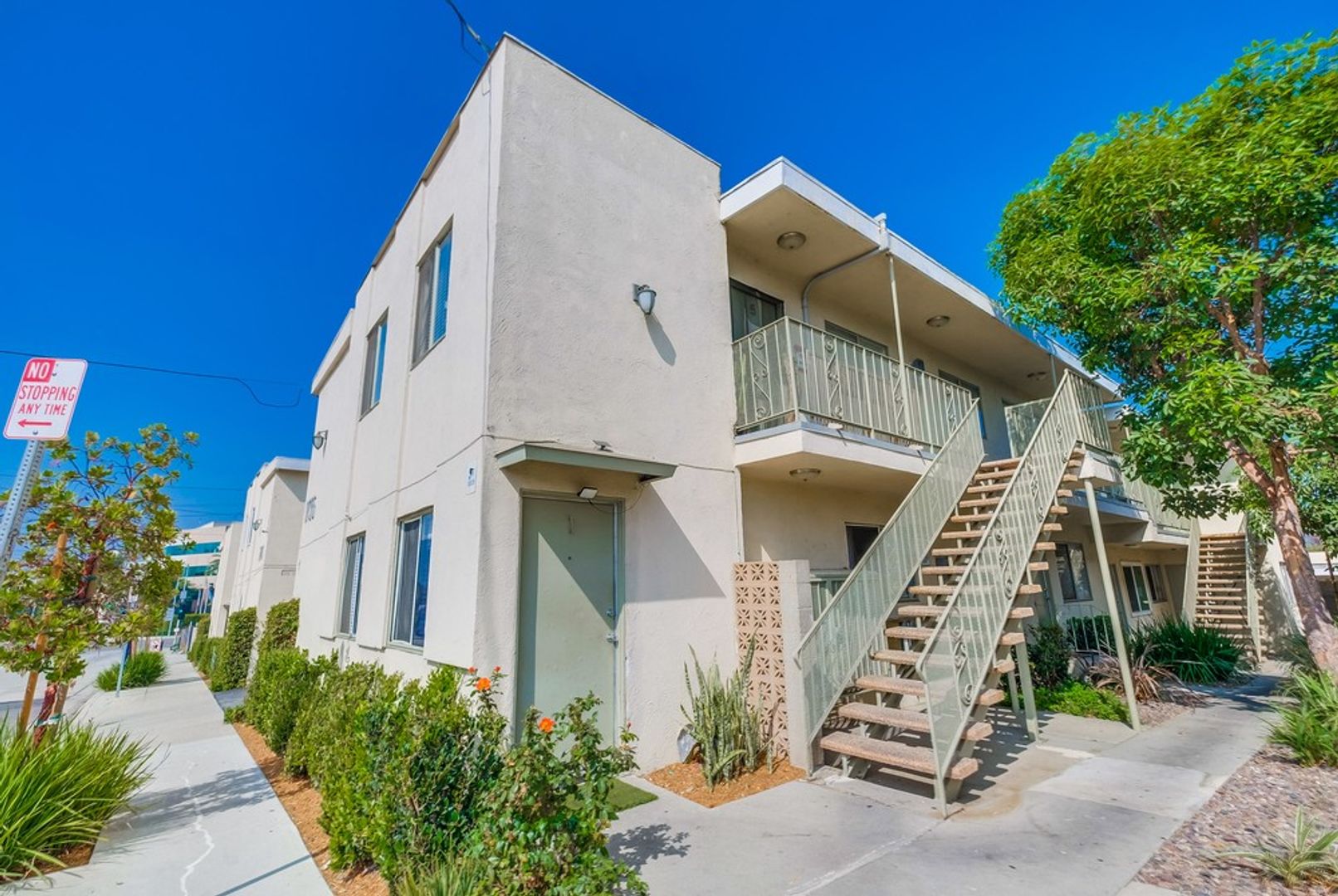 Los Angeles Condo: 1731 W 120th St