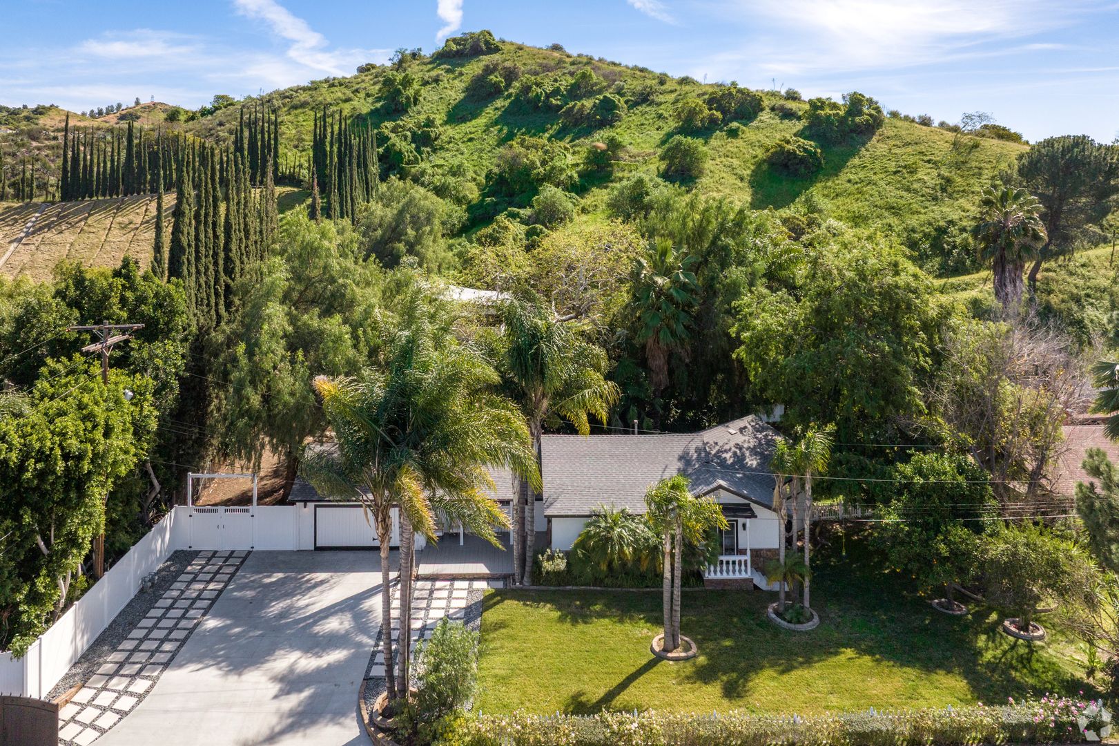 Shadow Hills House: 9501 Clybourn Ave