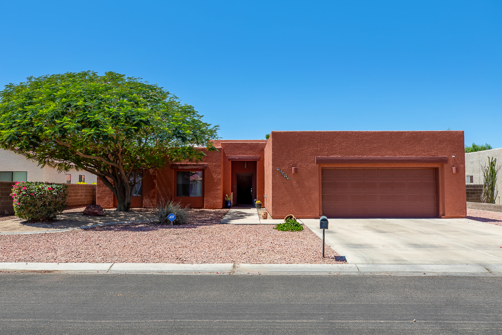 Yuma House: 10213 S Del Rey Dr