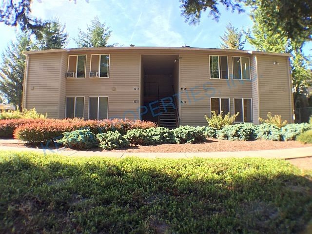 Gresham Condo: 1244 NE 16th St.