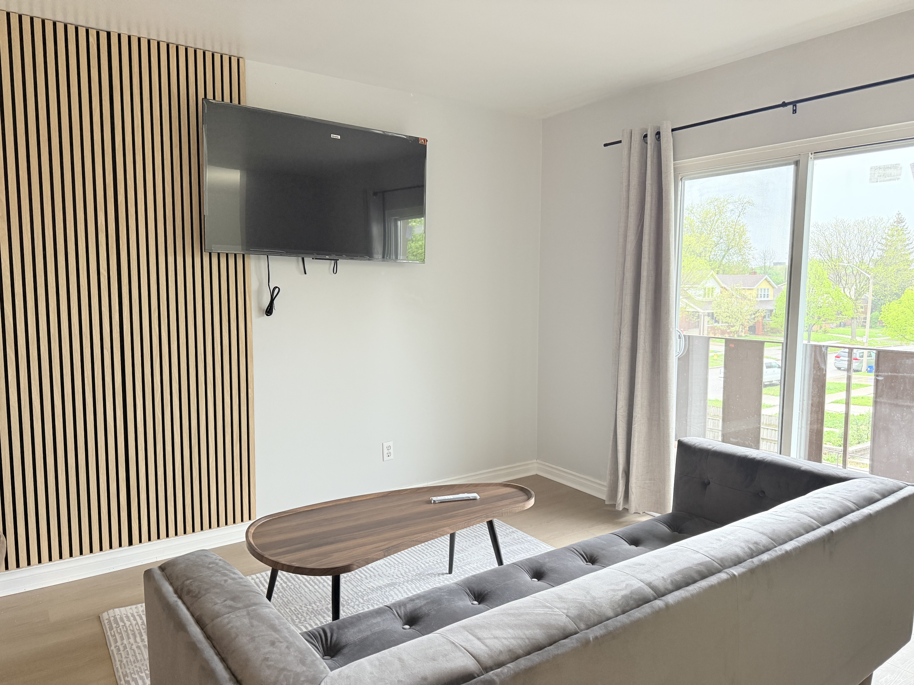 Windsor Condo: 1980 Wyandotte St W