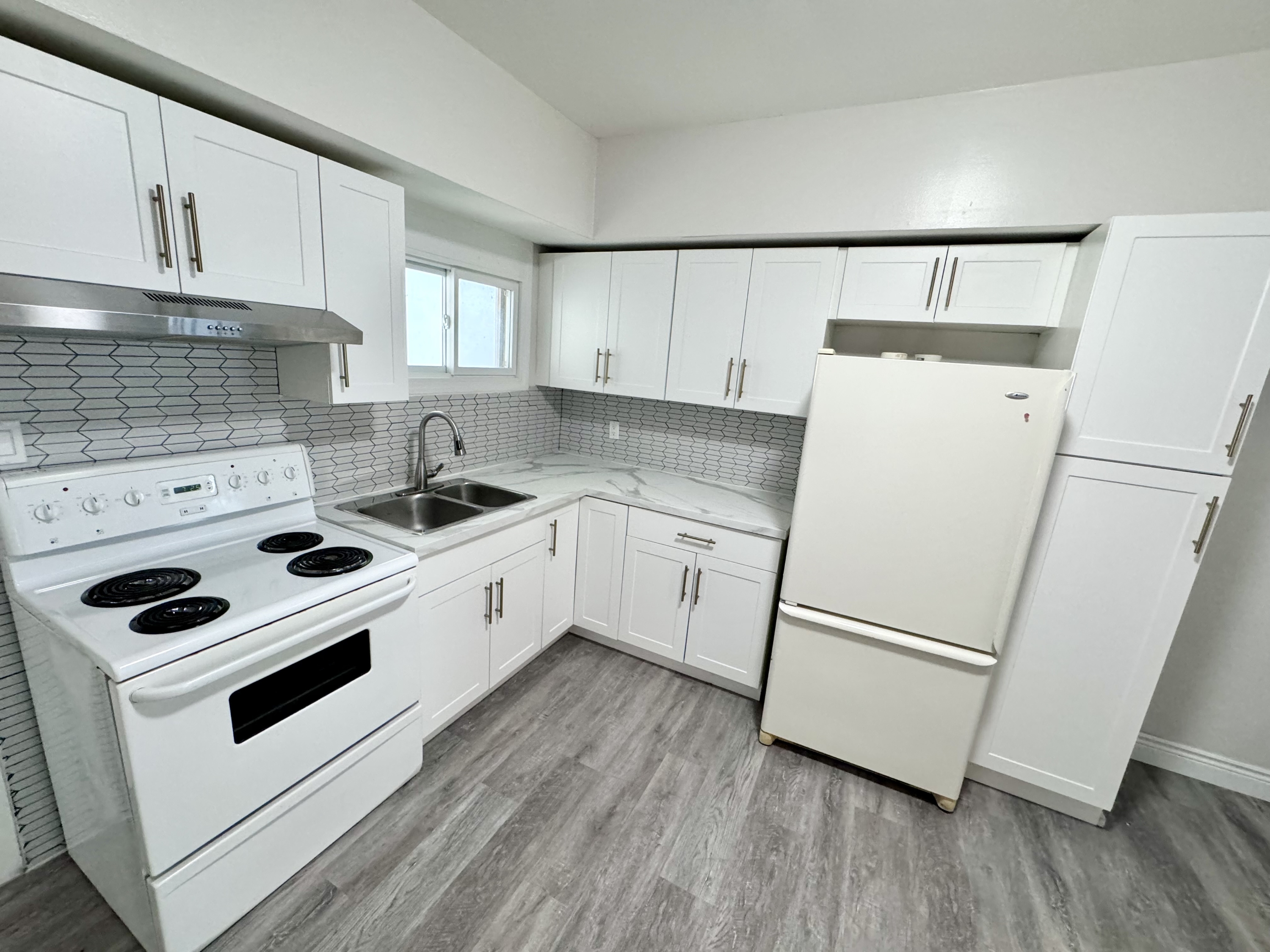 Windsor House: 476 Aylmer Ave