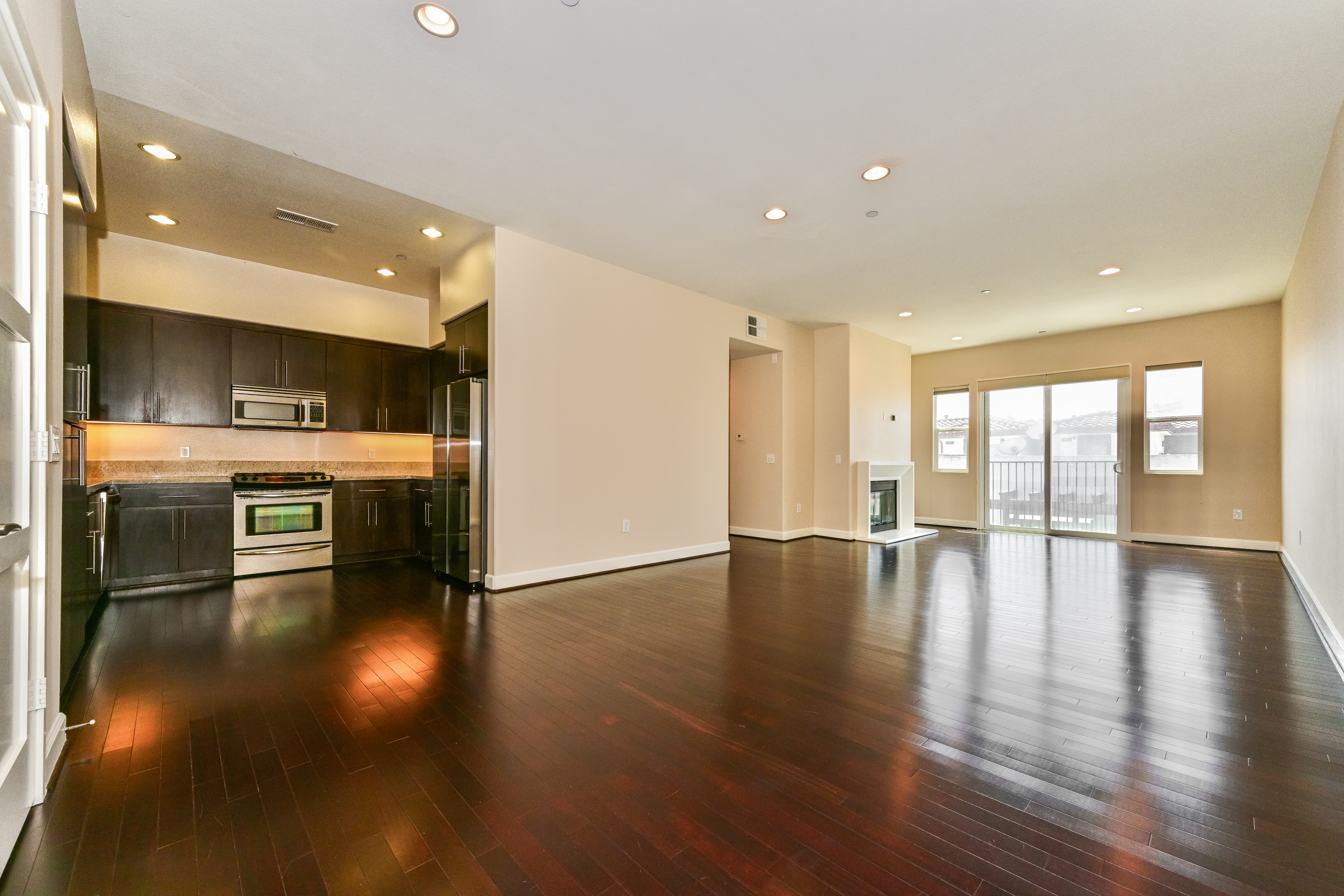 Toluca Lake Condo: 10878 Bloomfield Street