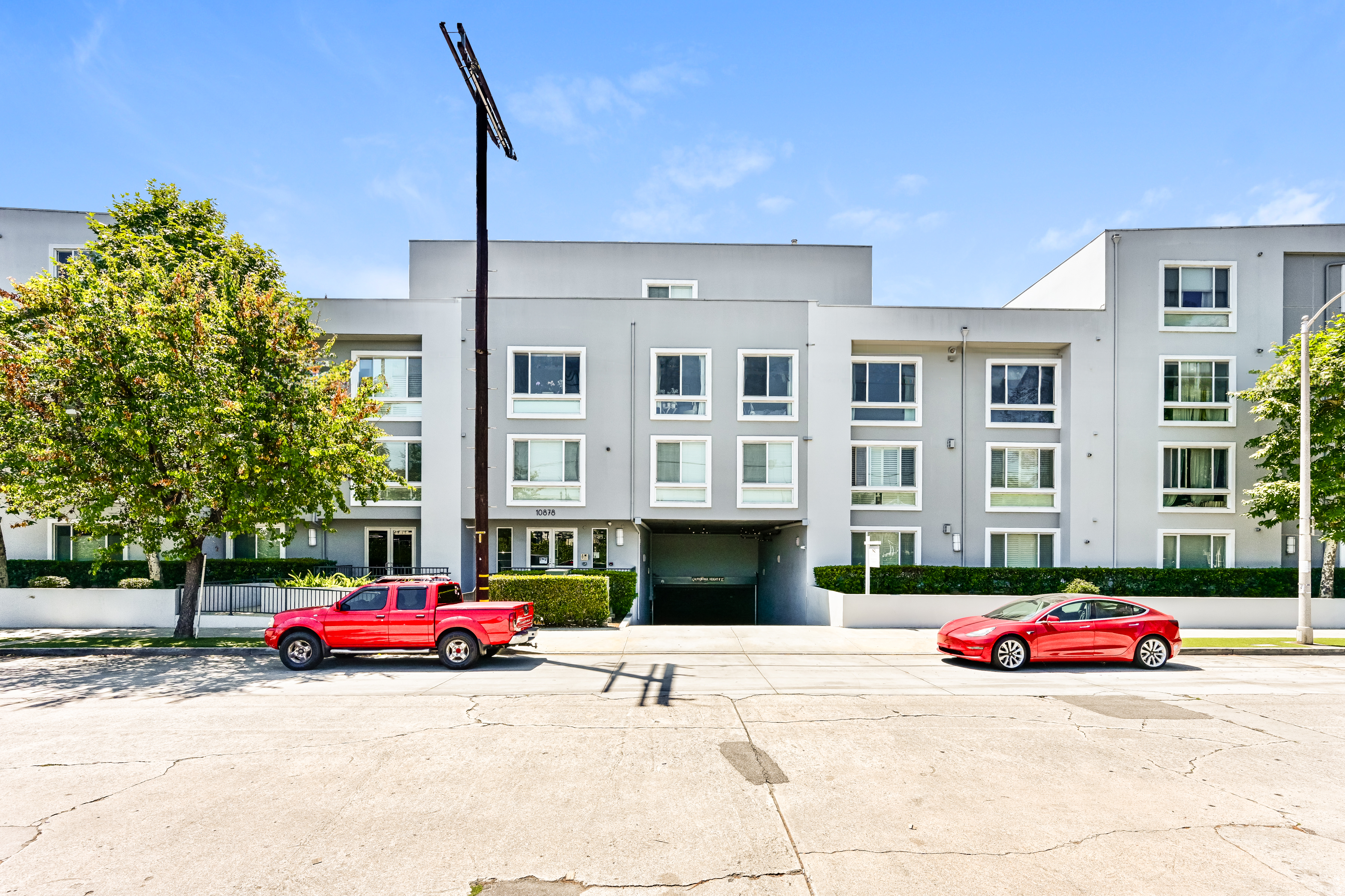Toluca Lake Condo: 10878 Bloomfield Street
