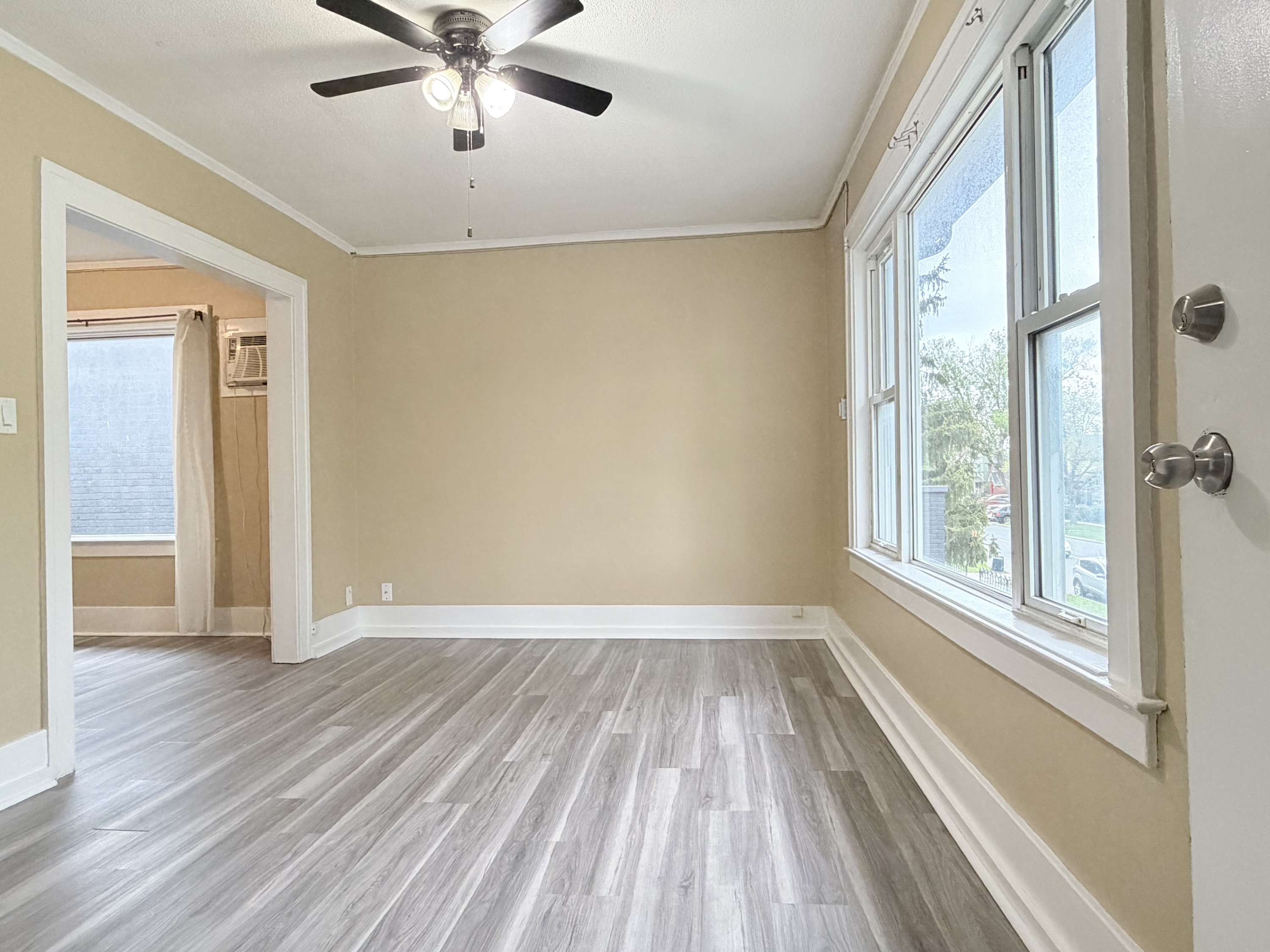 Windsor Condo: 1165 Howard Ave
