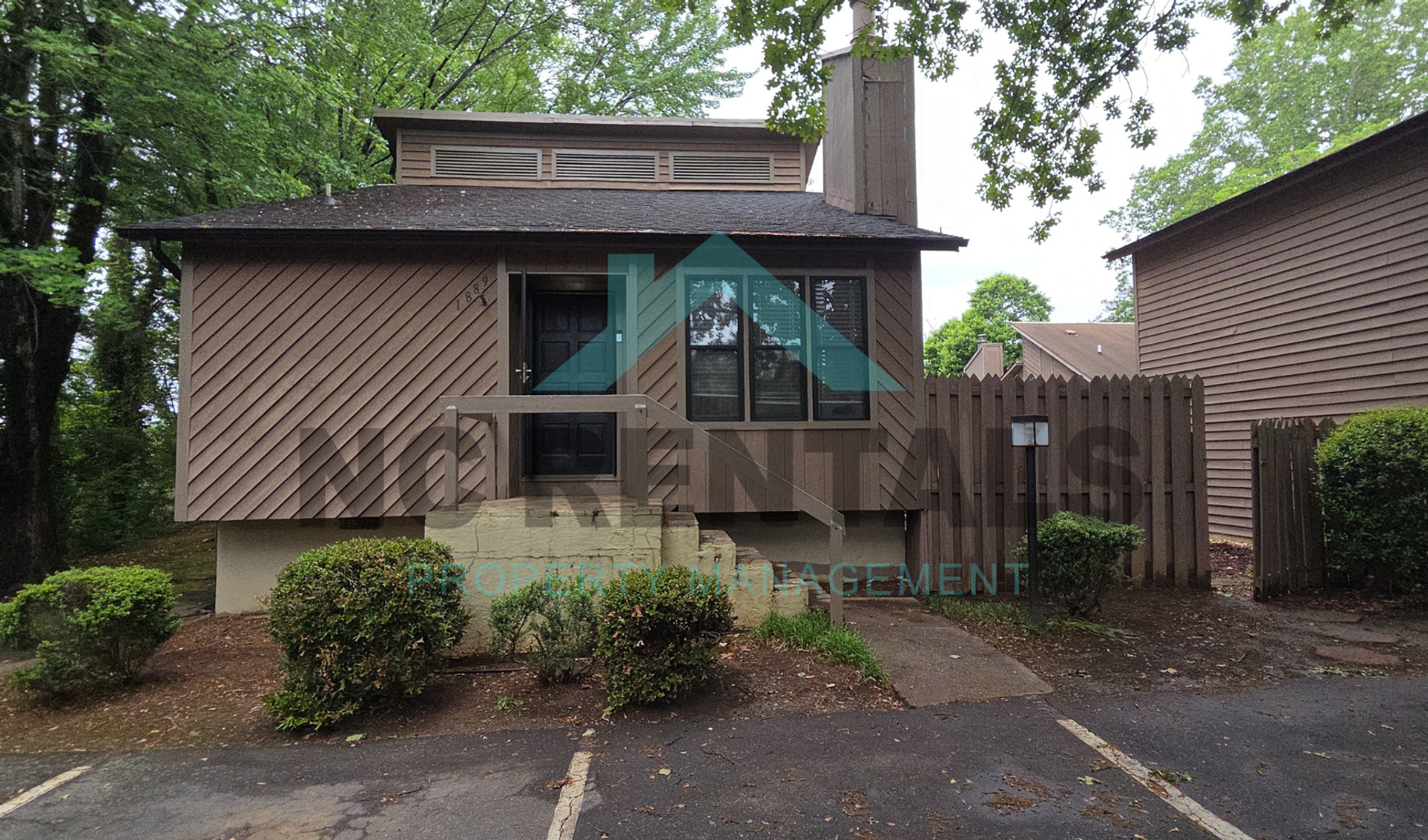 Winston-Salem House: 1889 Stonewood Dr SW