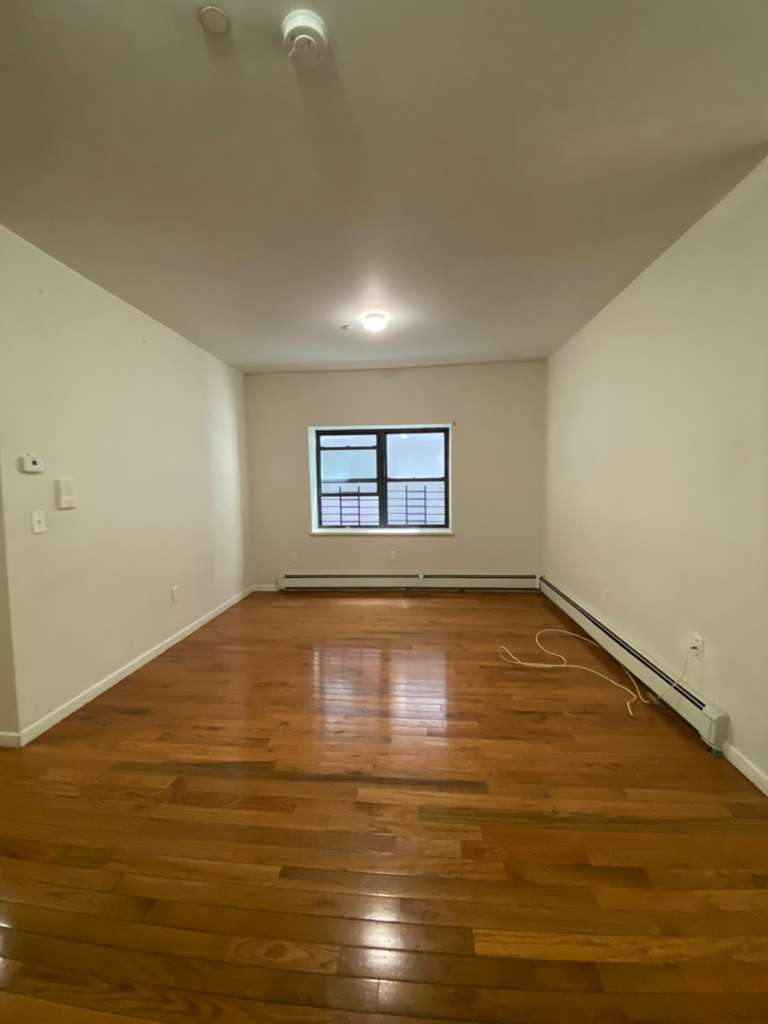 Yonkers Condo: 68 Elliot St