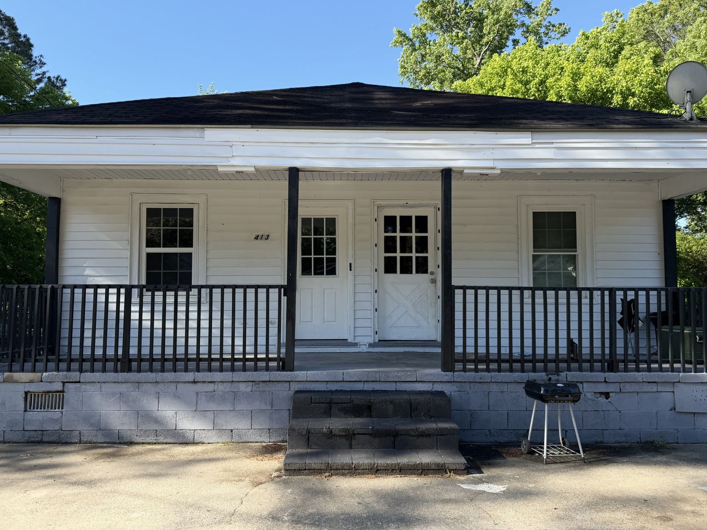 Rocky Mount House: 413 Midway