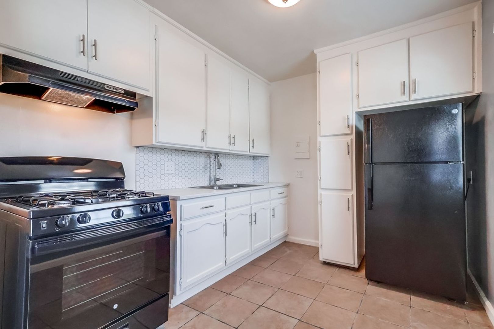 Los Angeles Condo: 2419 S Ridgeley Dr