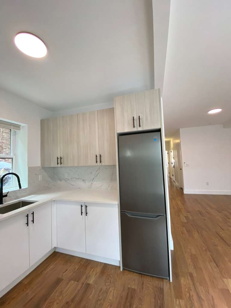 Yonkers Condo: 286 Hawthorne Ave