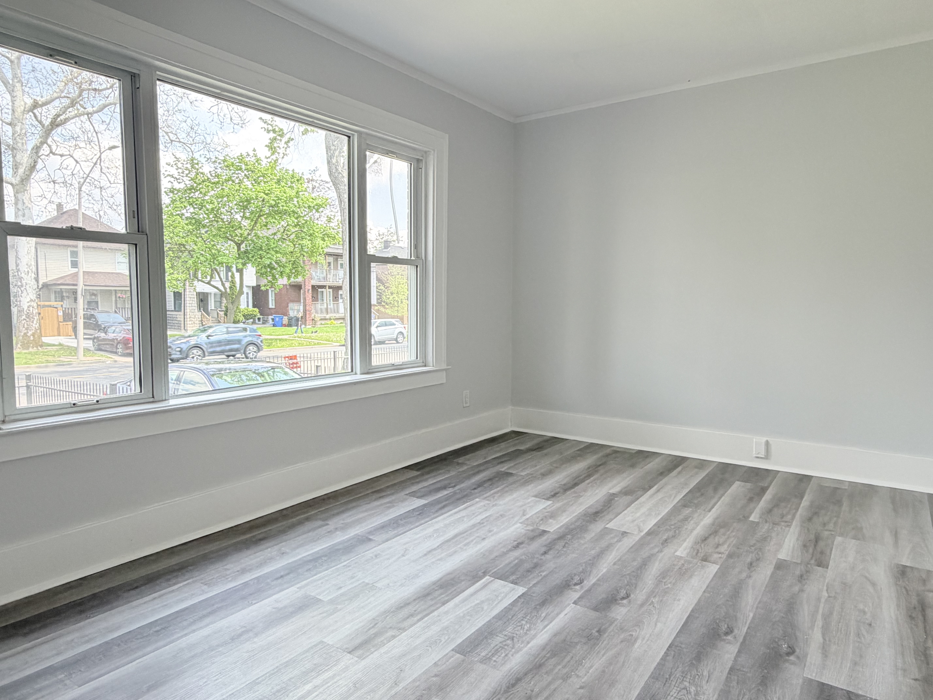 Windsor Condo: 1165 Howard Ave