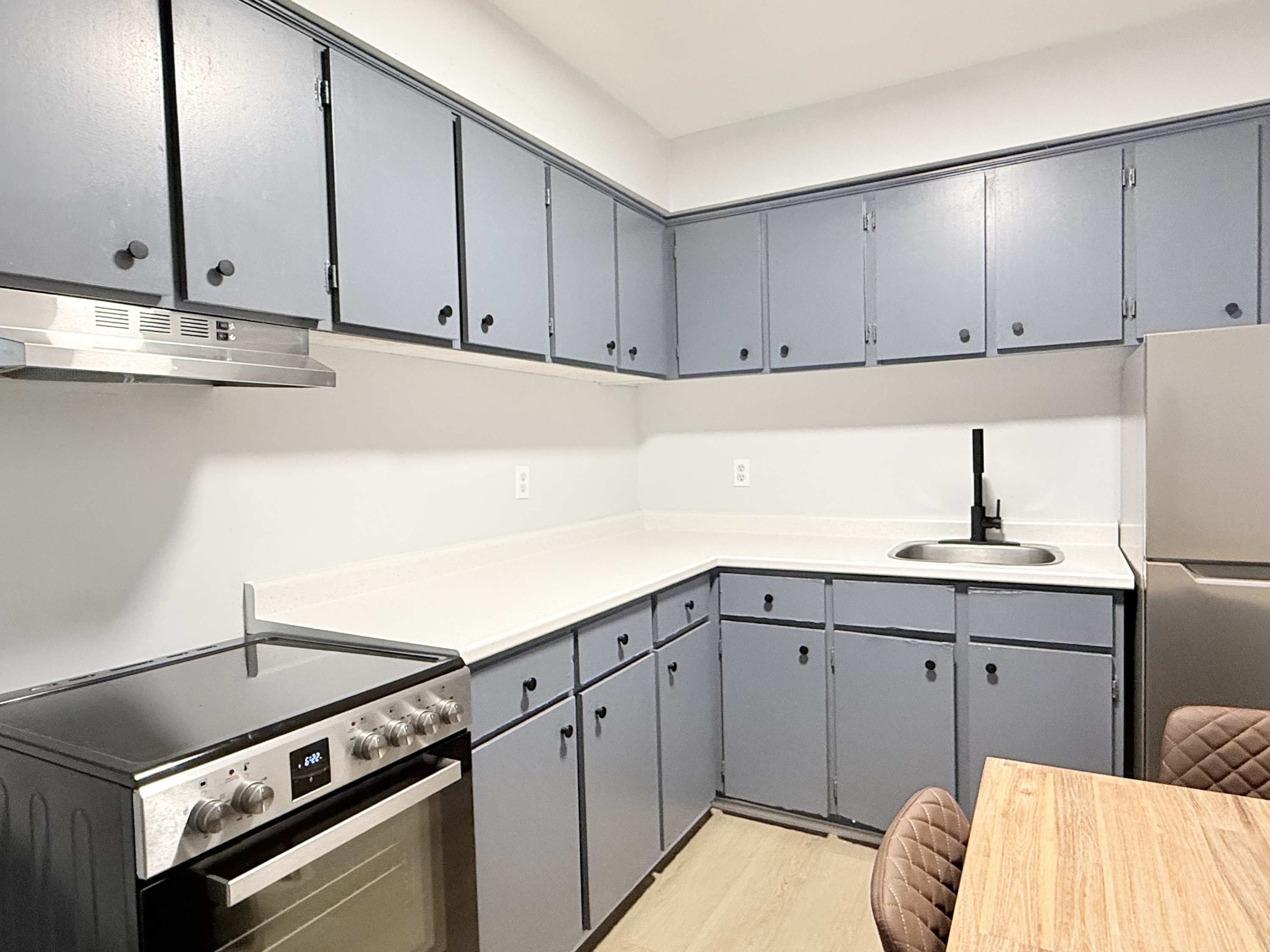 Windsor Condo: 1989 Wyandotte St W