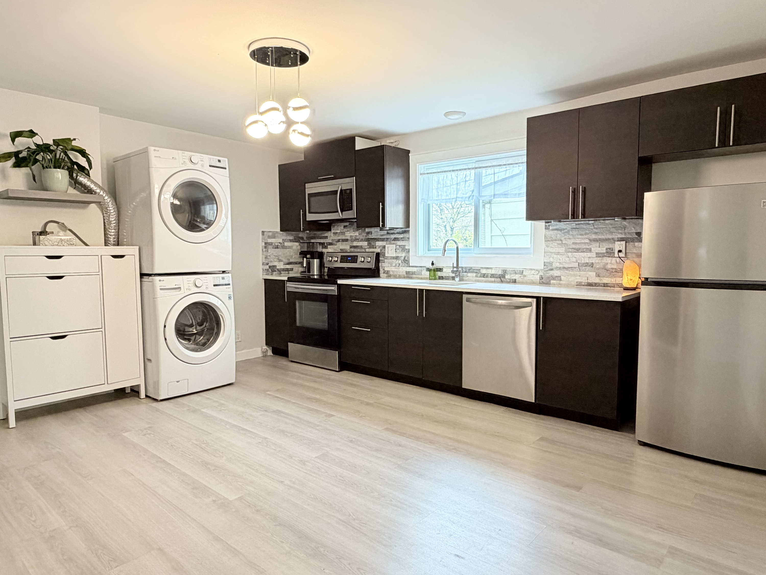 Windsor Condo: 1091 Marion Ave