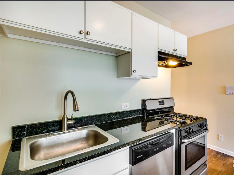 Chicago Condo: 3240 N Clark St