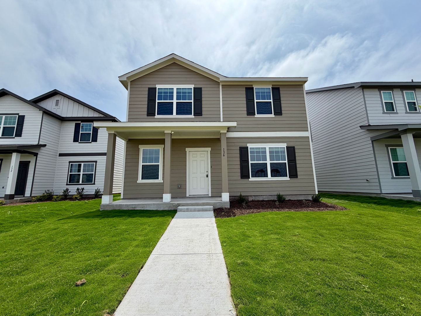 Taylor House: 136 Mullen Wy