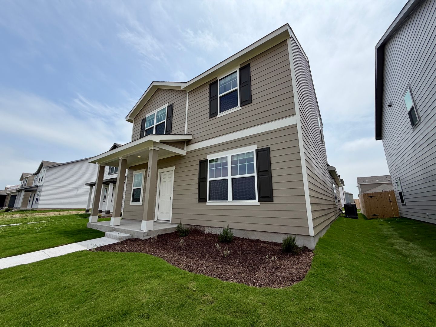 Taylor House: 136 Mullen Way