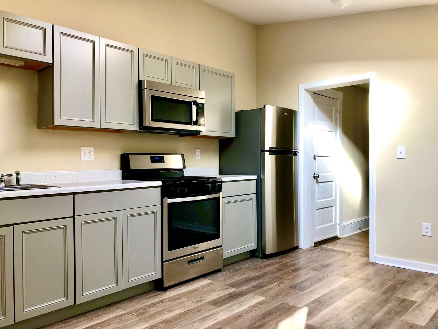 Easton Condo: 1046 Northampton St