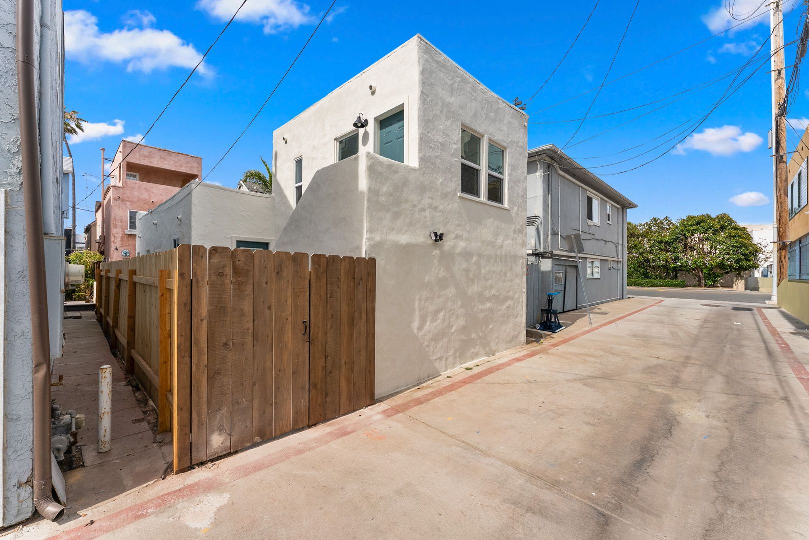 San Diego Condo: 749-749.5 York Court
