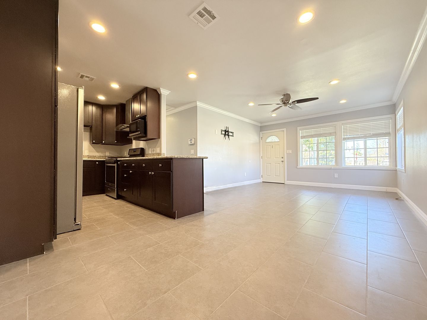 North Hollywood House: 6660 Charlesworth Ave
