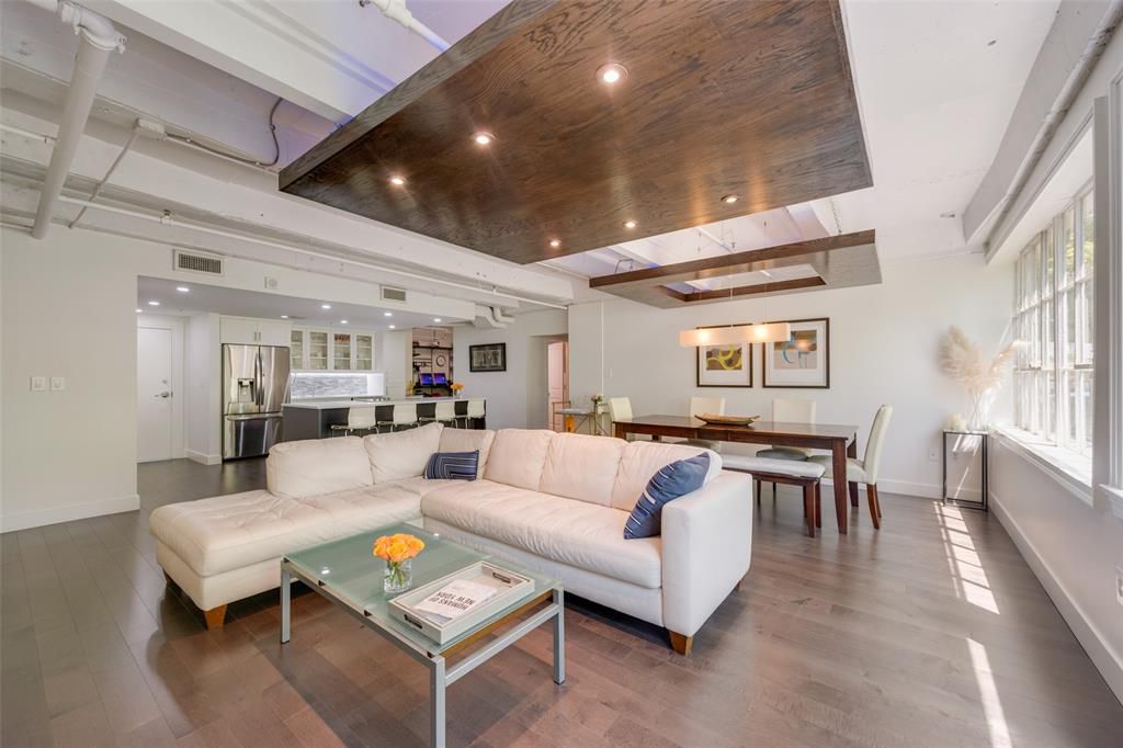 Dallas Condo: 329 E. Colorado