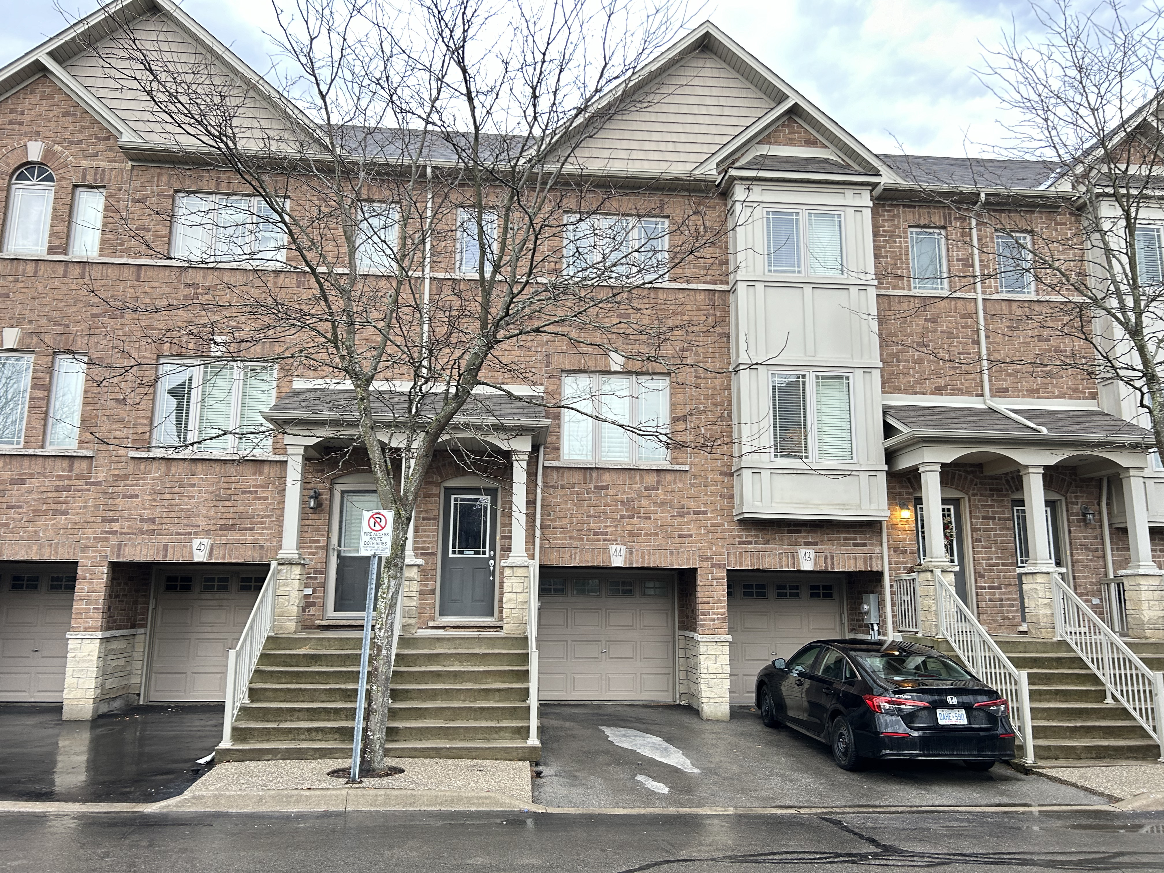 Binbrook Townhome: 25 Viking Drive