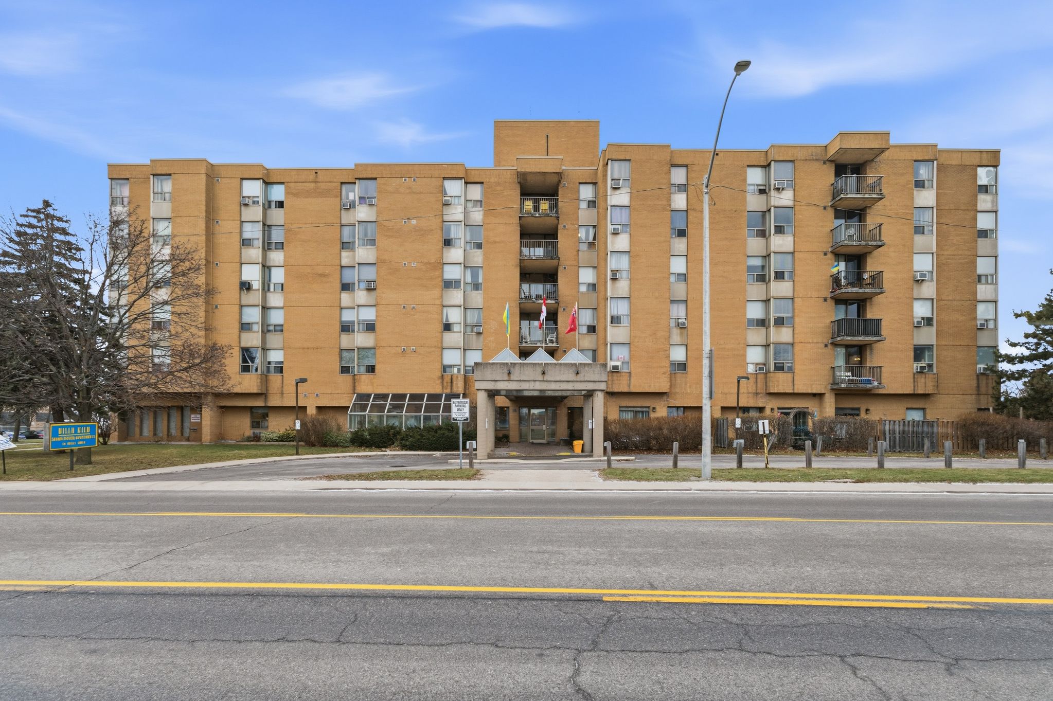Hamilton Condo: 18 Mall Road