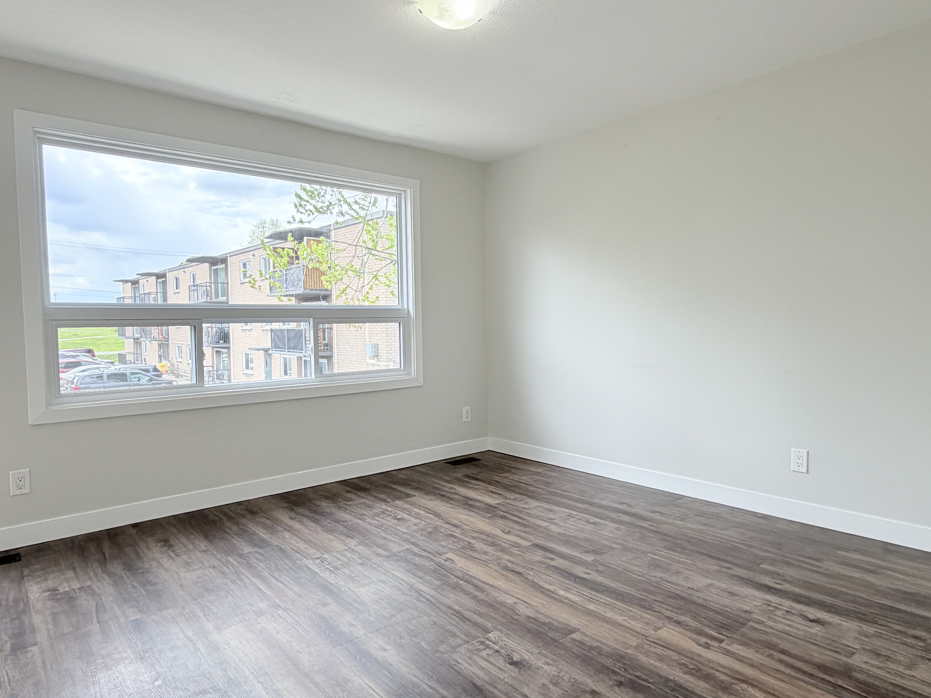 Sarnia Condo: 225 Queen St