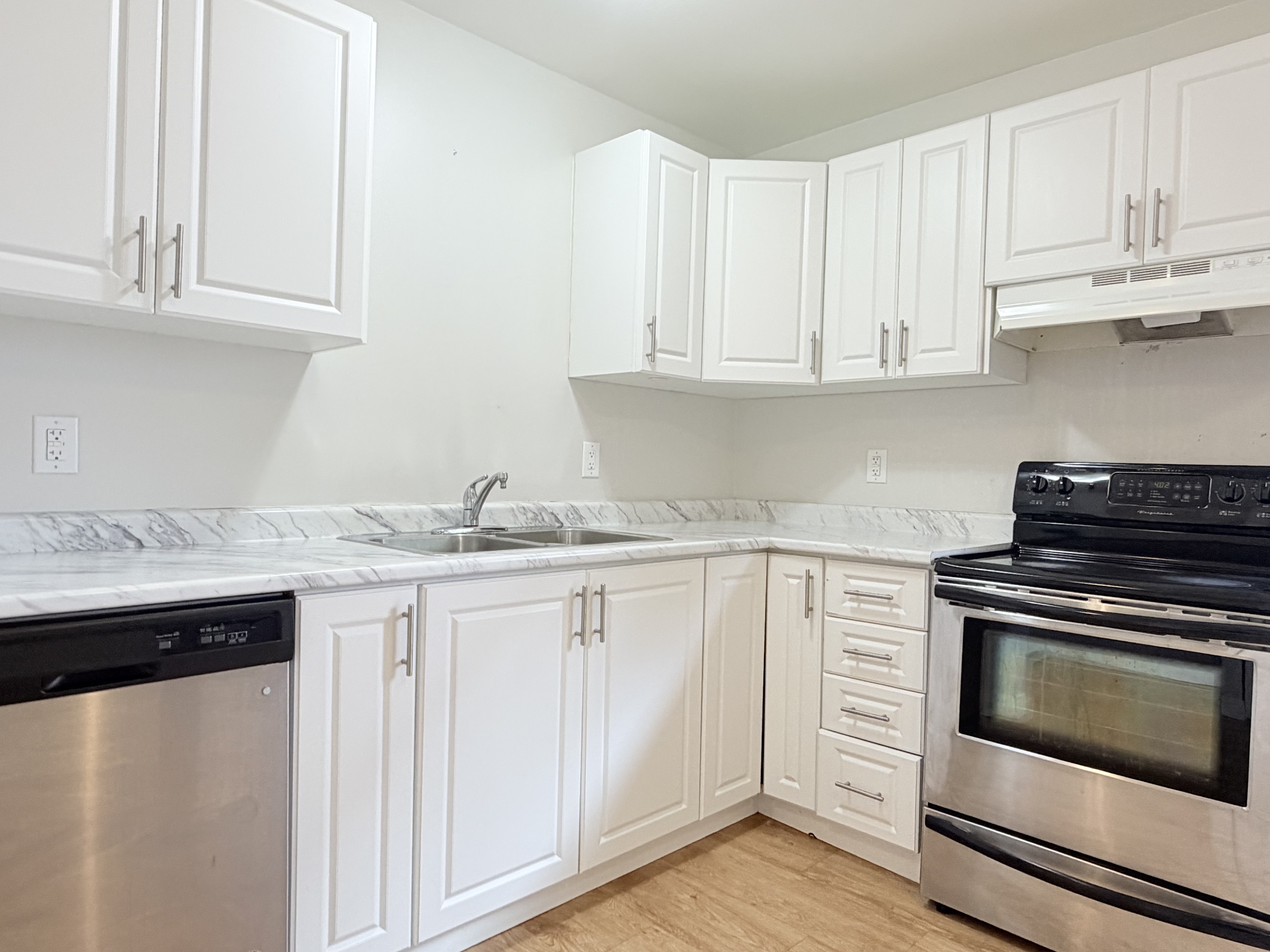Sarnia Condo: 225 Queen St