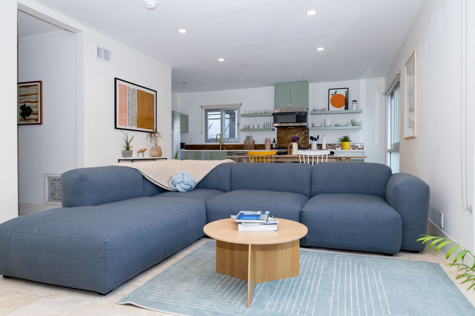 Beverly Hills Condo: 210 S Hamilton Dr