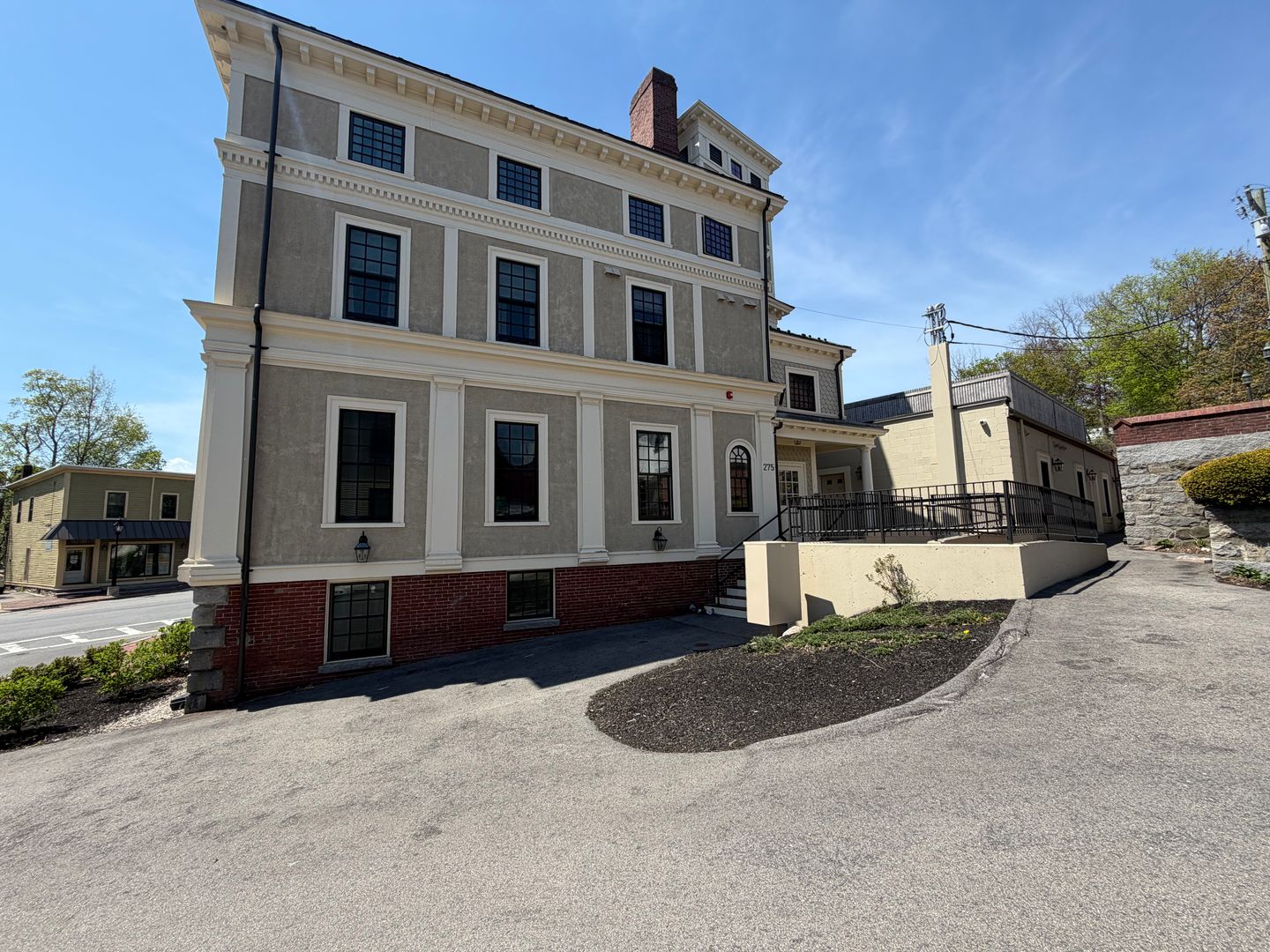 Methuen Condo: 275 Broadway street -
