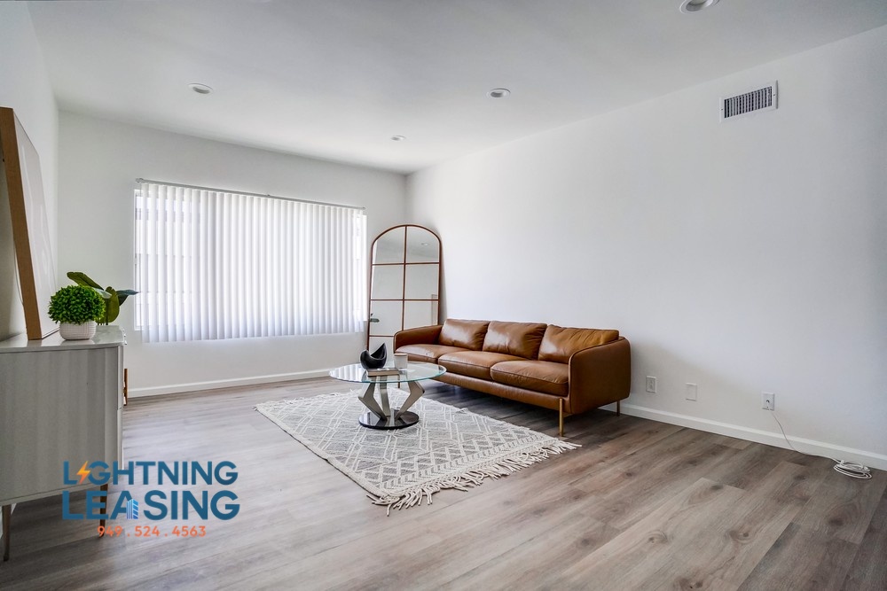 Valley Village Condo: 5320 Corteen Pl