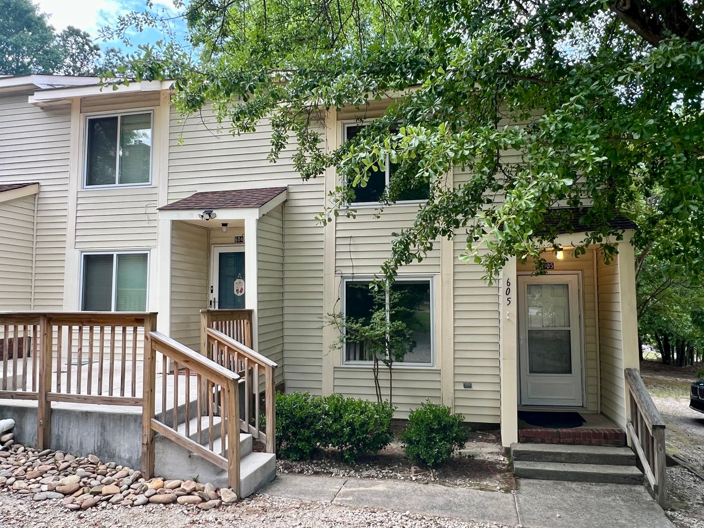 Cayce House: 605 Picadilly Square