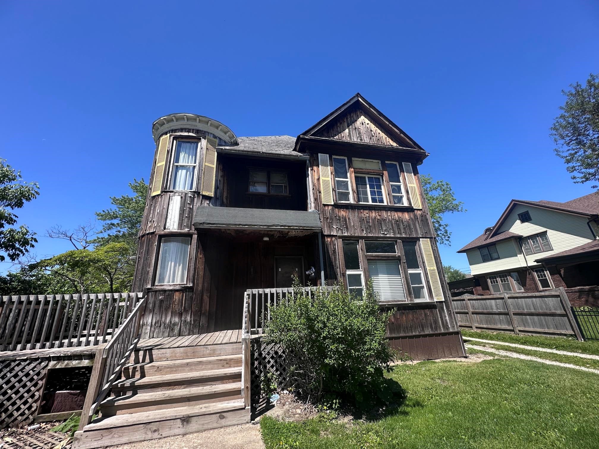 Danville House: 1124-2 Walnut