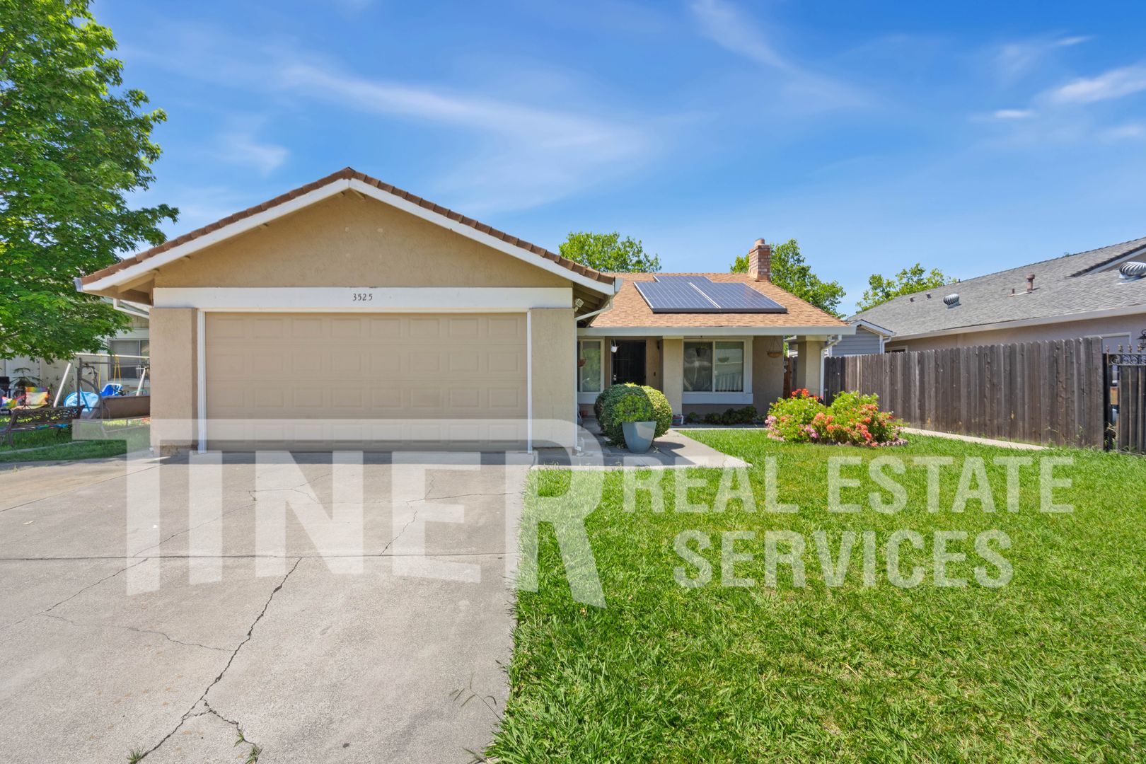 Sacramento House: 3525 Cattle Dr