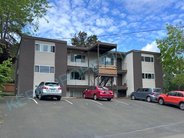 West Linn Condo: 6498 Lowry Dr