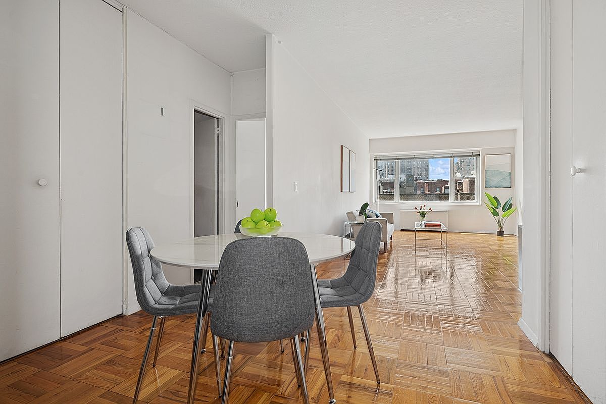 New York Condo: 60 E 8th St