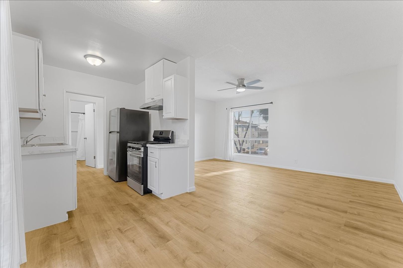 Long Beach Condo: 1850 Gardenia Ave.