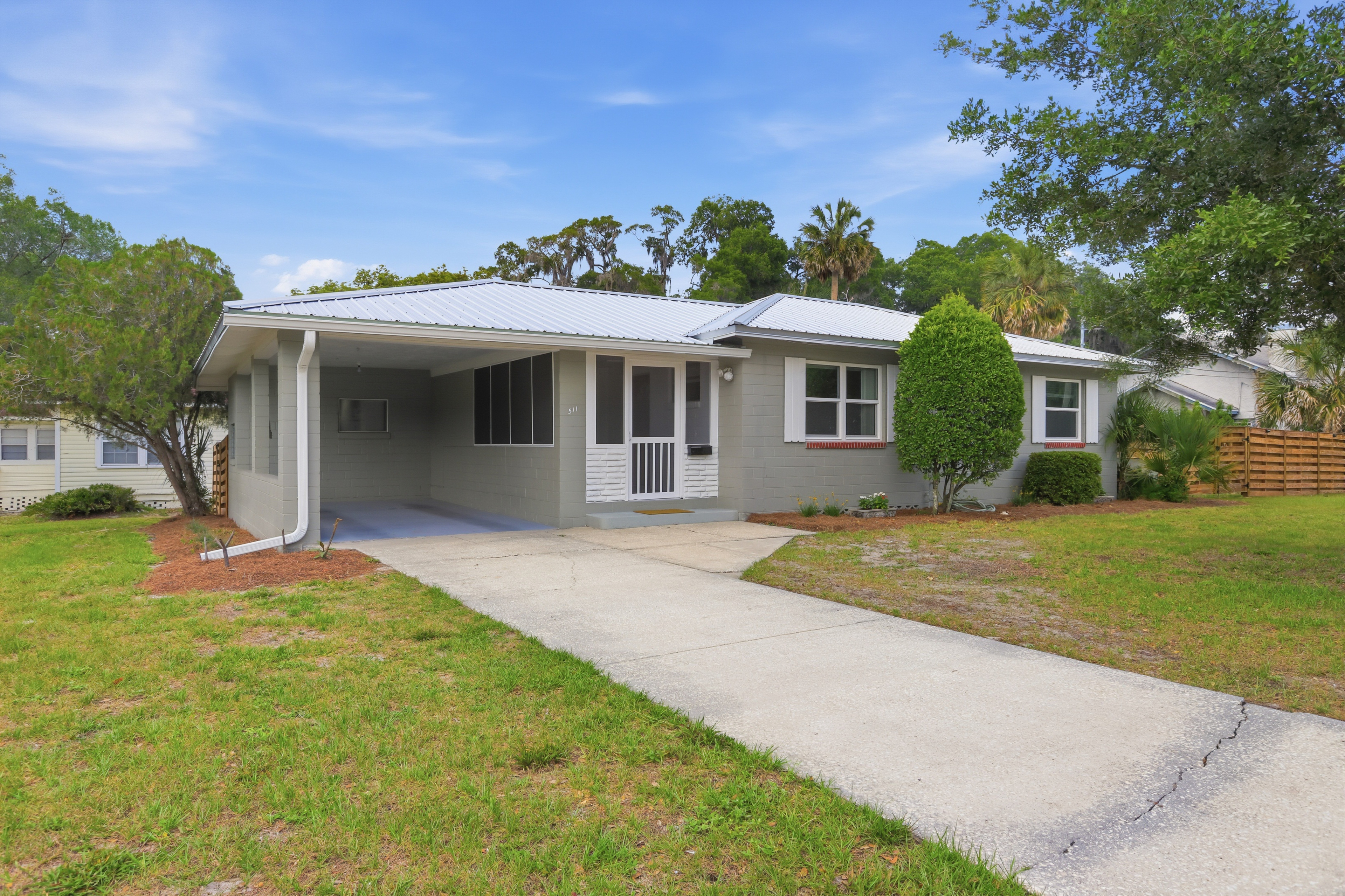 Deland House: 511 E Rich Ave